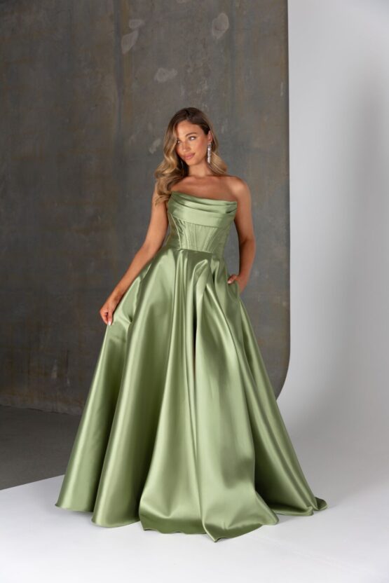 Onana | PO25156 | Tania Olsen Designs 2025 Amour Collection | Campaign Image 3