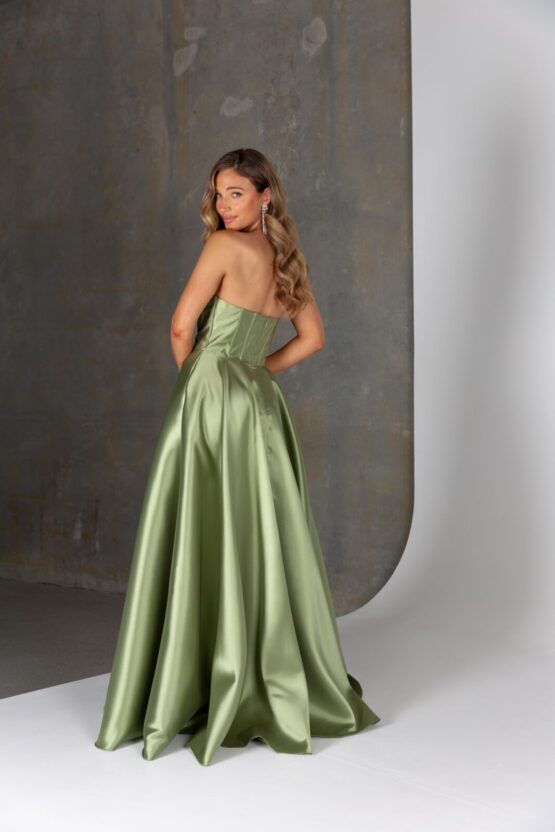 Onana | PO25156 | Tania Olsen Designs 2025 Amour Collection | Campaign Image 4