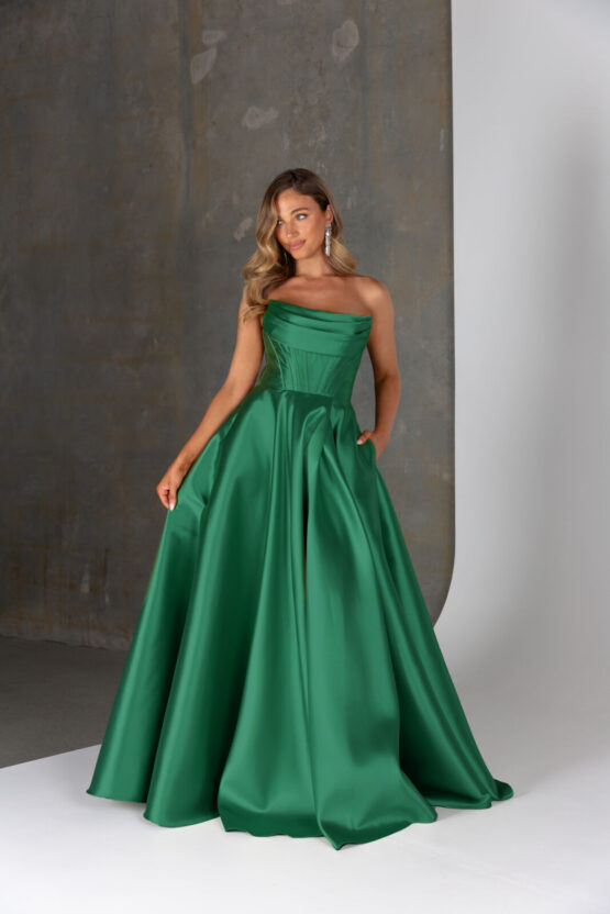 Onana _ PO25156 _ Tania Olsen Designs 2025 Amour Collection _ Campaign Image 3_green