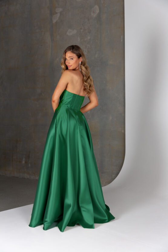 Onana _ PO25156 _ Tania Olsen Designs 2025 Amour Collection _ Campaign Image 4_green