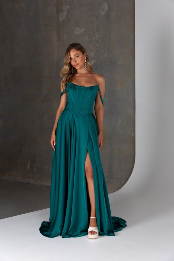 Solana | PO25164 | Tania Olsen Designs 2025 Amour Collection | Campaign Image 4