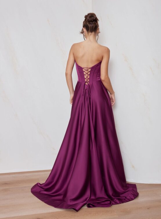 Carly PO2674 Magenta_TaniaOlsen_Formal 399